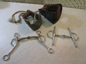 lot 49 image: Vintage Horse Items  RM4...