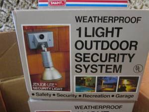lot 77 image: Lot of 6 Weatherproof 1-Light Outdo...