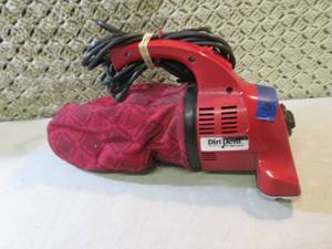 lot 119 image: Dirt Devil Electric Hand Vac Works ...