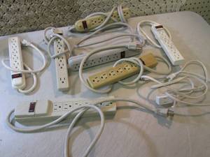 lot 123 image: Assorted Power Strips F-0...