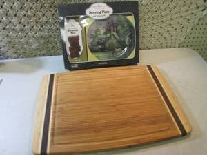 lot 144 image: Large Wood Cutting Board (21 x 15...