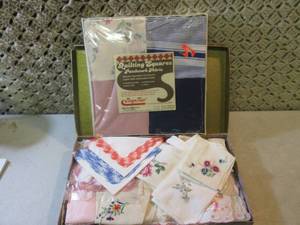 lot 161 image: Box Full of Doilies and Pack of Qui...
