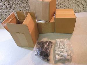 lot 186 image: 4 Sets of Chess Pieces New  F-0...