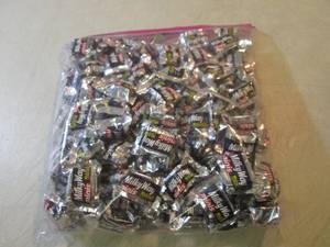 lot 231 image: 2 Pound Bag of Mini Milky Way Candy...