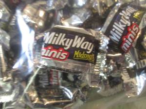 lot 232 image: 2 Pound Bag of Mini Milky Way Candy...