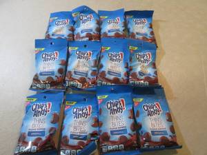 lot 234 image: 12 Bags of Original Oreo Thins Bite...
