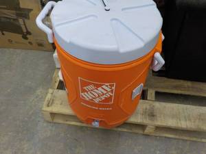 lot 94 image: Rubbermaid Jug for Beverages...