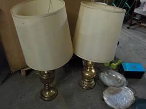 lot 155 image: Vintage Lamps, Dcor and Stocking ...