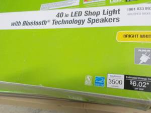 lot 187 image: 40 LED Bright White Shop Light wit...