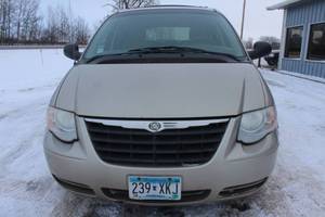 2007 Chrysler Town & Country Touring - 2 Owners -