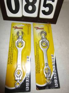 lot 85 image: Lu Max Oil Drain Plug Swivel Wrench Set