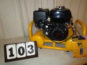 lot 103 image: DeWalt 4 Gallon Pontoon Hand Carry Gas Air Compressor