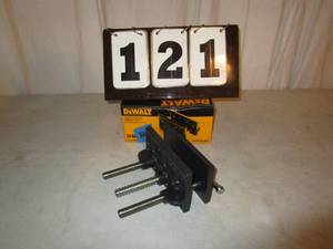 lot 121 image: DeWalt 6.5 Woodworkers Vise