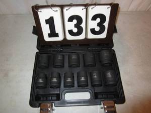 lot 133 image: Powerbuilt 11pc Socket Set