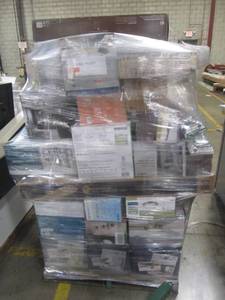 lot 98 image: WHOLESALE MIXED PALLET OF RETURNS - LIGHTING AND CEILING FANS