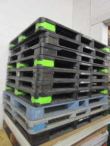 lot 102 image: SPECIALTY PALLETS