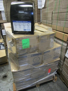 lot 129 image: KIMBERLY CLARK PROFESSIONAL TOWEL DISPENSERS