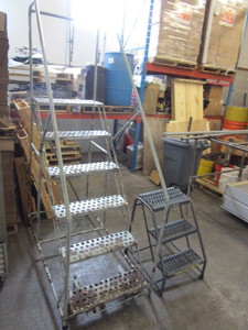 lot 137 image: WAREHOUSE INDUSTRIAL STEP UNITS
