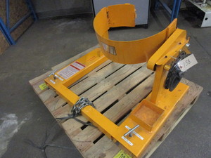 lot 138 image: FORK LIFT TILTING BARREL DUMPER ATTACHMENT