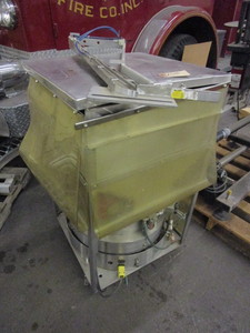 lot 153 image: CAP SNAP STAINLESS STEEL BOTTLE CAPPING UNIT