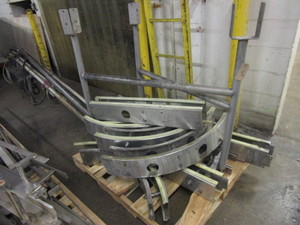 lot 162 image: STAINLESS STEEL BOTTLE OR CASE CONVEYOR SECTIONS WITH CASE CONTROL