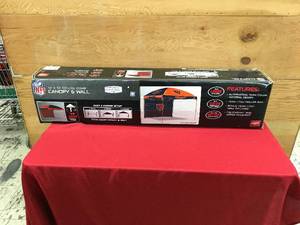 lot 414 image: NFL 10 x 10 Deluxe Dome Canopy & Wall Chicago Bears, Retail $169.99