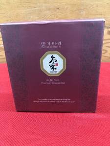 lot 444 image: Daeng Gi Meo Ri Ki Gold Premium Special Shampoo Set, Retail $49.99