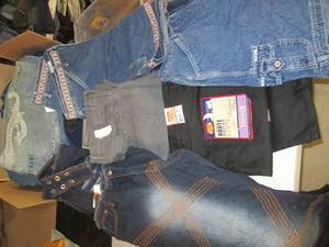 lot 206 image: Size 20 Ladies Large Lot of JeansShorts GreyBlack (Box Size21.5 X 17.5 X 15)