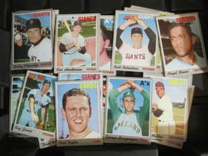 lot 2 image: 25 (1970) Topps Baseball Cards