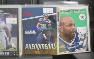 lot 8 image: (30) Football Star Cards