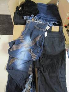 lot 210 image: Size 18 Ladies Large Lot of Jeans (Box Size21.5 X 17.5 X 11)
