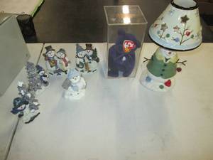 lot 242 image: Snowman figurines, In case Beanie Baby (Collectible)