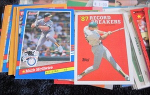 lot 21 image: 50 Mark McGwire Cards