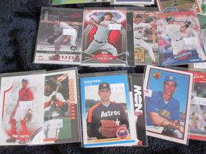 lot 22 image: 30 Baseball Star Cards