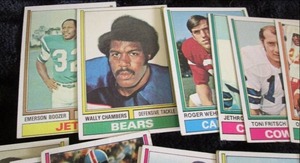 lot 27 image: (30) 1974 Topps Football Cards