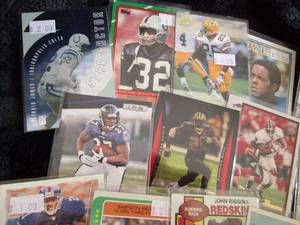 lot 40 image: (25) Running Back Cards