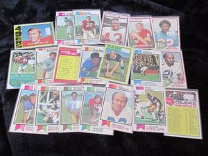 lot 42 image: (20) 1970 Topps Football Cards