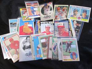 lot 55 image: (40) Tom Seaver Cards