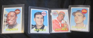 lot 58 image: (4) 1969 Topps Baseball Cards