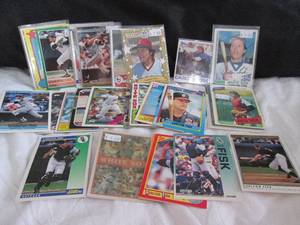 lot 74 image: (40) Carlton Fisk Cards