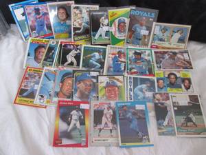 lot 92 image: (40) George Brett Cards
