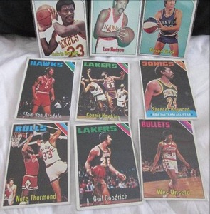 lot 102 image: 1975-76 Topps Baseball Cards