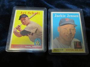 lot 126 image: (2) 1958 Topps Baseball Cards