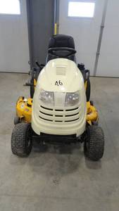 1046 Cub Cabet Lawn Mower