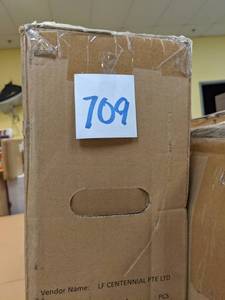 lot 709 image: AVGO 32 1080p Full HD LED TVDVD Combo