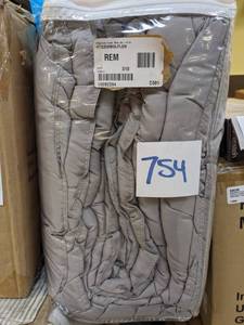 lot 754 image: Microfiber Down-Alternative Comforter Set - FQ