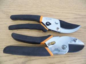 Lot of 2 Pair Fiskars