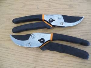 Lot of 2 Pair FIskars