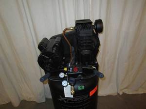 lot 4 image: X-Force 30 Gallon Air Compressor