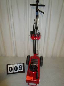 lot 9 image: Torin Big Red 35 Ton Air Floor Jack